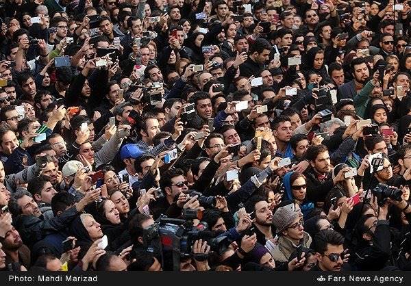 عصر جدید؛ مبدا: تشییع جنازه پاشایی