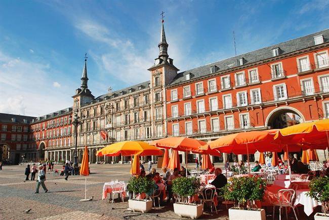 نمایی دیگر از میدان مایور Plaza Mayor در مادرید