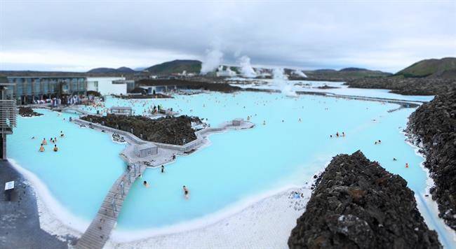 چشمه آب گرم آبی Blue Lagoon در ایسلند