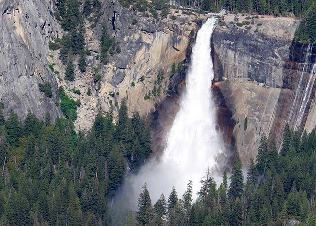 مسیر میست Mist Trail تا آبشار ورنال Vernal و آبشار نوادا Nevada