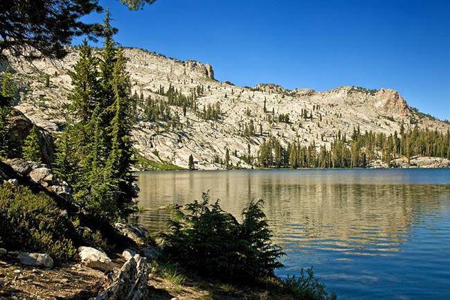 مسیر دریاچه می May Lake Trail و کوه هافمن Mount Hoffmann