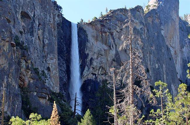 مسیر آبشار برایدال ویل Bridalveil Fall Hike