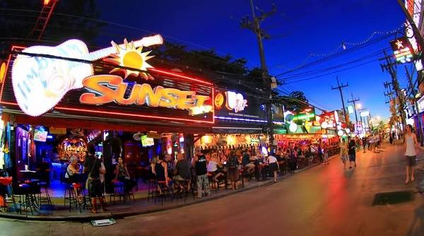 جاده بنگلا (Bangla Road) 