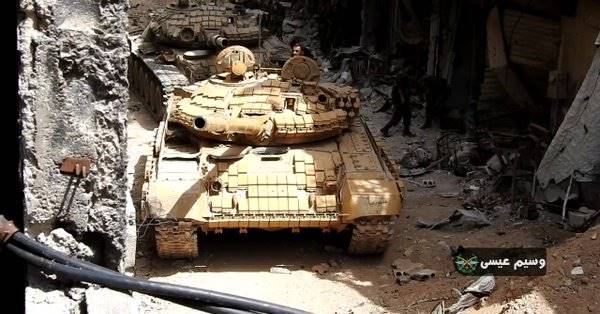 پیشروی ارتش سوریه در حومه دمشق/3 هزار تروریست شمال حمص را ترک کردند