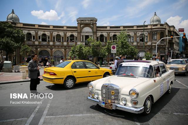 ویدئو / رژه خودروهای کلاسیک در تهران