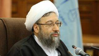 آیت‌الله لاریجانی:			جریانی درصدد تحریف راه امام است/ افرادی از نسل گاوچران‌ها به ملت ایران توهین می‌کنند