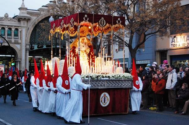 سمانا سانتا Semana Santa در گرانادا (نهم تا شانزدهم آوریل، اواخر فروردین)