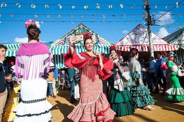 فریا دو آبریل Feria de Abril در سویل (سی ام آوریل تا هفتم می، اواسط اردیبهشت)