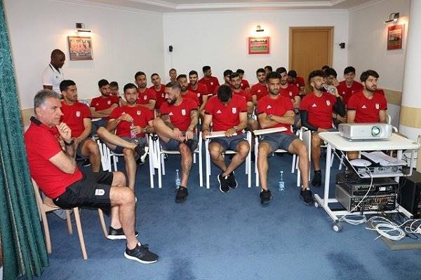جلسه فنی بازیکنان تیم‌ ملی ایران برای بازی با اسپانیا