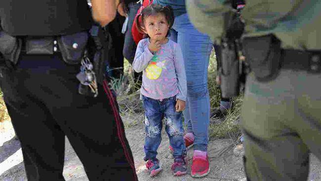 جداکردن فرزندان مهاجرین به آمریکا از والدینشان در مرز‌ها غیرانسانی است/سیاست تحمل صفر دولتمردان آمریکا در حال اجراست