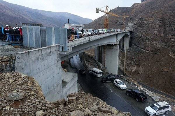 لاریجانی و آخوندی از آزادراه تهران-شمال بازدید کردند