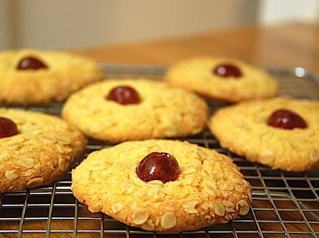 کوکی های گیلاس و جوپرک (Cherry & Oats Cookies)