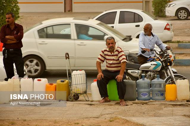 خرمشهری‌ها آب می‌خرند، "20 لیتری"... +تصاویر