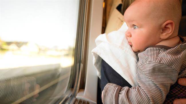 چند نکته برای داشتن سفری ایمن با کودک شیرخوار