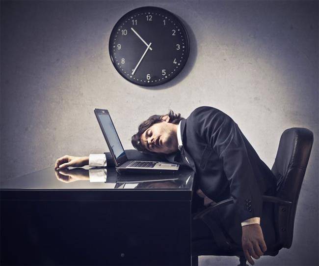 عواقب کمبود خواب - خواب آلودگی و خستگی هنگام صبح