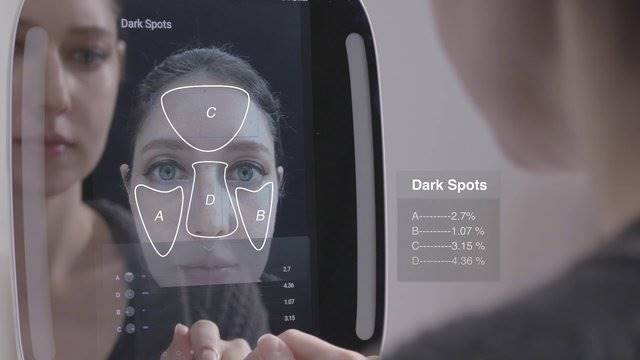 آینه‌ای که عیب‌های صورت را تحلیل می‌کند
