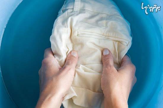 نکاتی برای پاک کردن لکه‌های لباس با آب سرد یا گرم