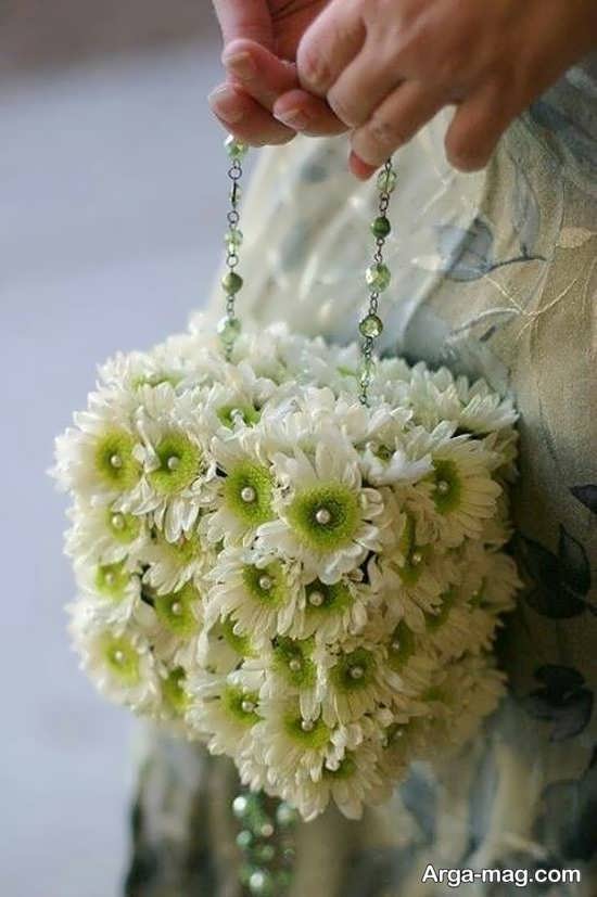 تزیین زیبای کیف با گل طبیعی