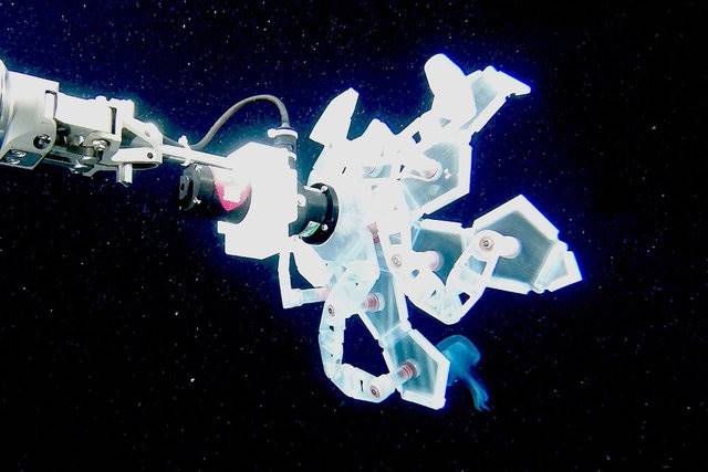 ابداع یک بازوی رباتیک برای شکار و بررسی موجودات دریایی+فیلم