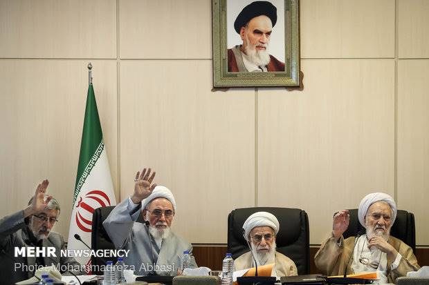 توضیح روابط عمومی مجمع تشخیص در مورد تصاویر رای اعضا در جلسه اخیر