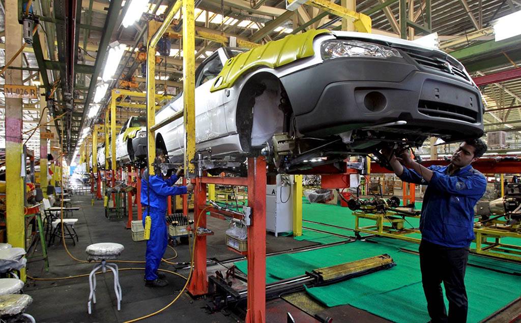 میزخبر: از تحریم‌های داخلی خودروسازان تا قیمت وارداتی‌ها