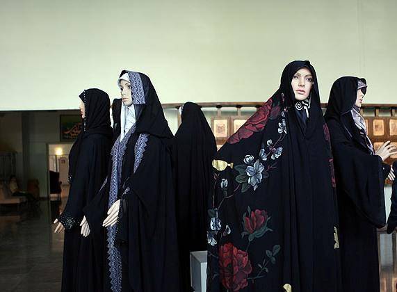 نگاهی به نمایشگاه‌های مد و لباس اسلامی؛ از مد سیاه تا حجاب سیاه