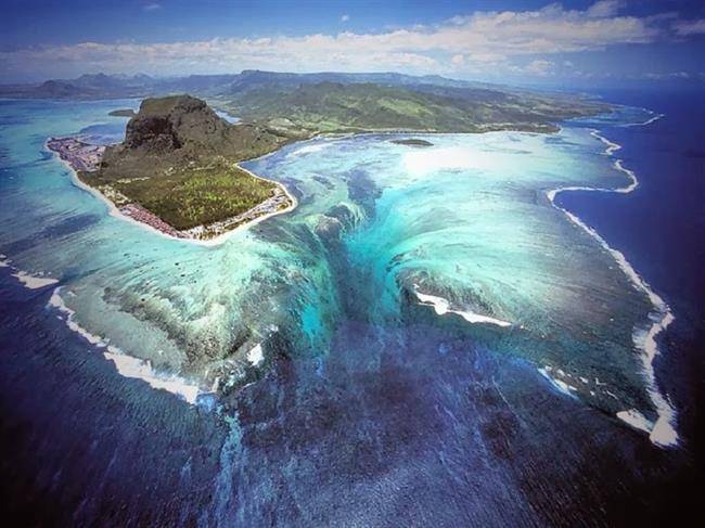 آبشار زیر آبی(Underwater Waterfall)، موریس