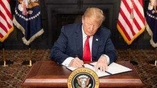 ترامپ فرمان اجرایی بازگشت تحریم‌های ایران را امضاء کرد/ ادعاهای بی اساس و تکراری ترامپ علیه ایران