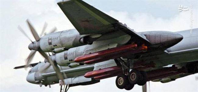 موشک های سری KH-101/102 در زیر بمب افکن TU-95