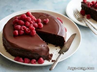 تزیین ساده کیک شکلاتی 