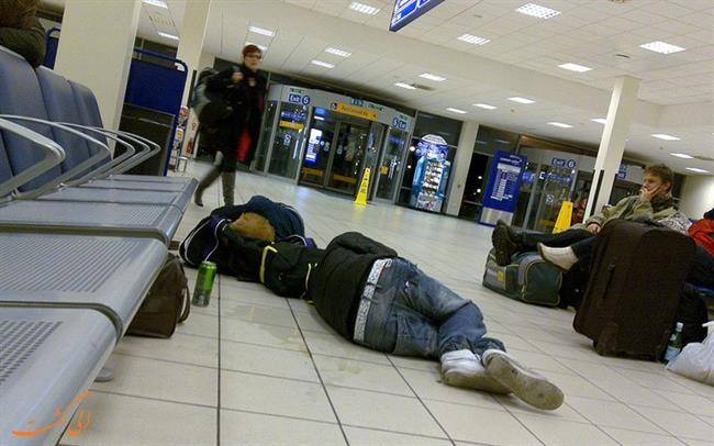 خوابیدن در فرودگاه