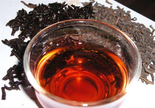چای لاغری - فلاون های موجود در چای سیاه به کاهش توده ی بدنی کمک می کنند.