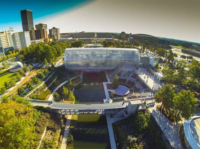 هنرستان هنرهای زیبای مناطق گرمسیری کریستال بریج (Crystal Bridge)