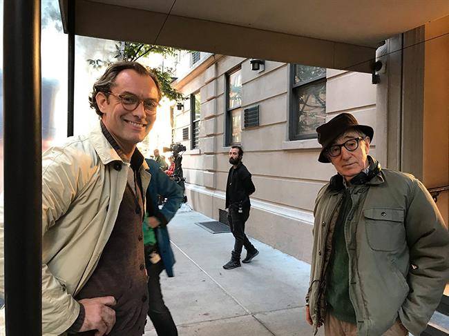 نخستین تصاویر از فیلم جدید وودی آلن منتشر شد/جود لاو در یک روز بارانی نیویورک قدم می‌زند////////////////سه شنبه