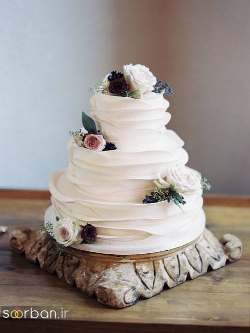 عکس کیک عروسی با روکش خامه و گل