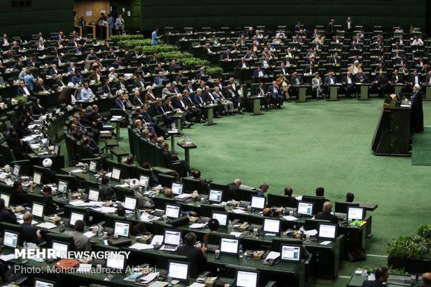 روحانی: در اشتغال موفقیت بزرگی داشتیم/ پاسخ نمایندگان: قانع نشدیم