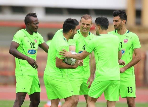 تمرین سبک پرسپولیس پیش از بازی با الدحیل