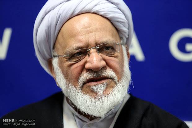 تصمیمات تیم اقتصادی دولت در شان جمهوری اسلامی نیست