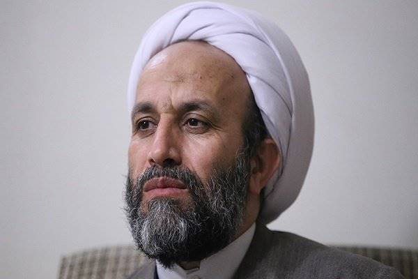 پیام غدیر این است که دست از ولایت برنداریم