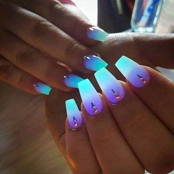 طراحی ناخن با لاک نئونی لاک شب نما
