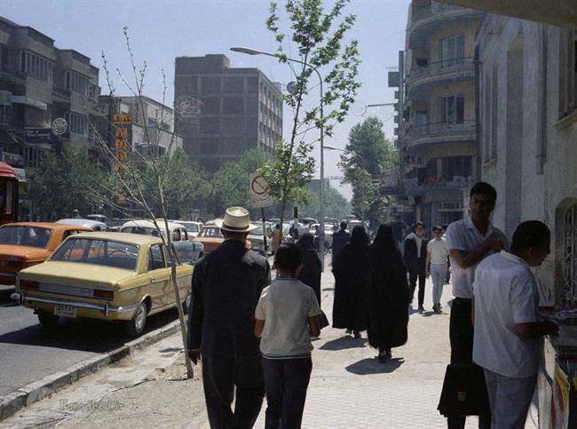 پیش از پایان سلطنت شاه، خانواده سلطنتی تلاش کردند تا کشور را بر مبنای ناسیونالیستی و امپراطوری بنا کنند. 