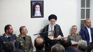 رهبر انقلاب: احتمال وقوع جنگ نظامی وجود ندارد/ قرارگاه پدافند هوایی در خط مقدم مقابله با دشمنان ایران است