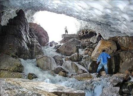 حادثه ای در غار یخی چما