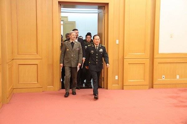 وزیر دفاع از مراکز فضانوردی، نظامی و صنعتی چین بازدید کرد