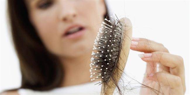 خواص روغن گردو - نقش روغن گردو در کاهش ریزش مو و شوره سر