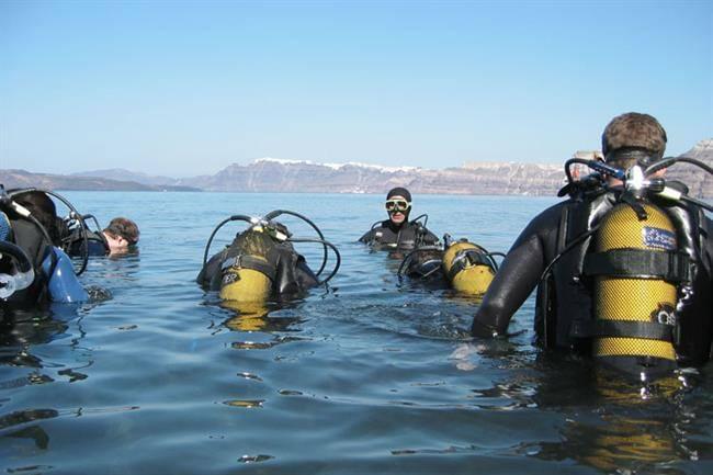 2.     غواصی کردن با تجهیزات یا (Scuba Dive)