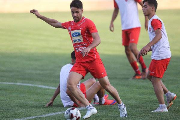 هافبک پرسپولیس از بازی بعد محروم شد