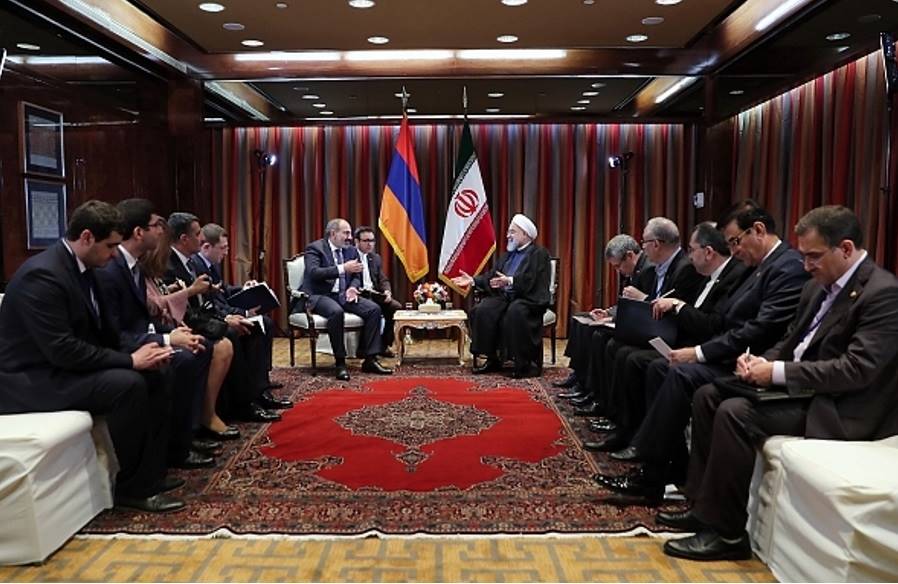 روحانی:درزمینه سوآپ انرژی آماده همکاری باارمنستان هستیم
