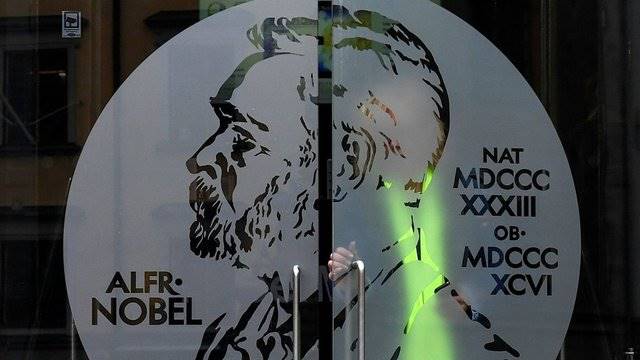 تلاش آکادمی سوئد برای حفظ امتیاز نوبل ادبیات