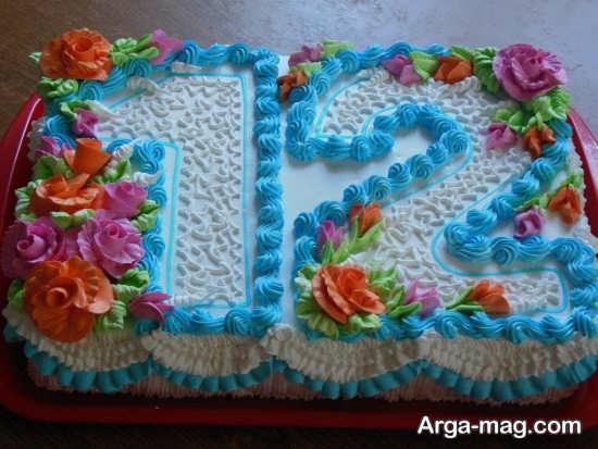 تزیین کیک تولد با خامه و گل 